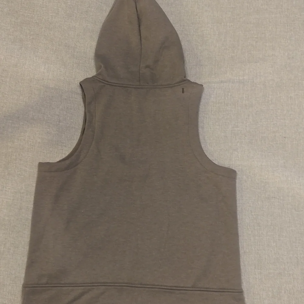 NOBULL Sleeveless Hoodie in Brow/Gray/Green Medium - Picture 5 of 7